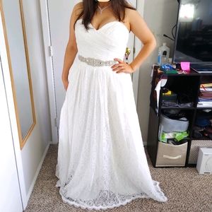 Strapless wedding dress